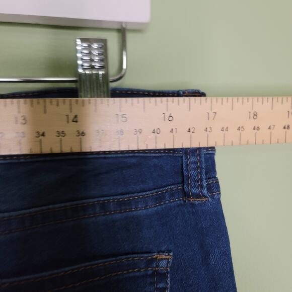 Celebrity Gold Skinny Jeans 16 Ankle Crop Mid Rise‎ Medium Wash Stretch Denim - Picture 9 of 9